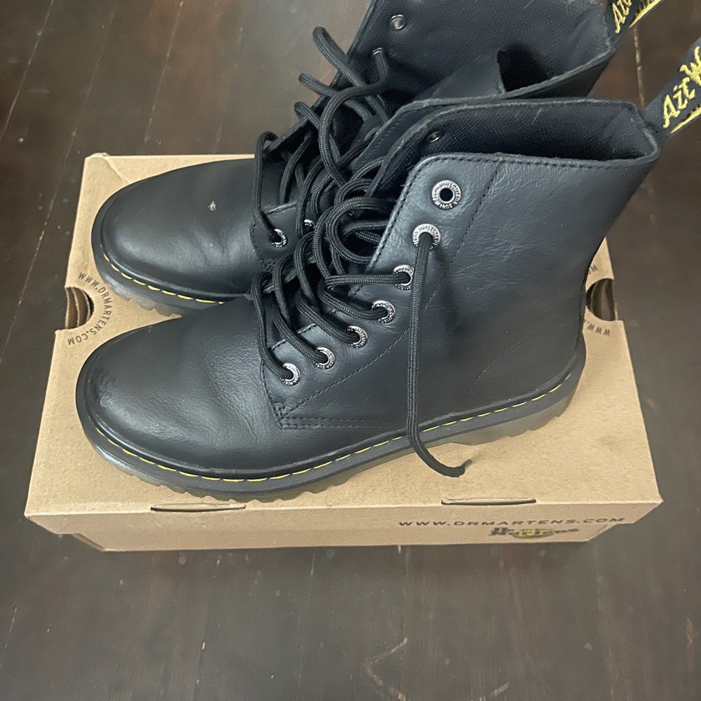 Doc Martens - Picture 2 of 7